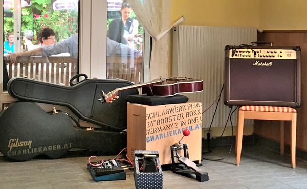 Wiener Prater Meierei Solo Künstler Gitarrist Charlie Kager Live Musik Hochzeit Agape Trauung Standesamt Gartenparty Geburtstagsfeier Firmenfeier Wien Niederösterreich Burgenland Steiermark Graz