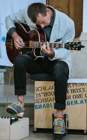 Charlie Kager spielt Trauungsmusik Gitarre Hochzeit Kirche Live Musik Wien Niederösterreich Burgenland Steiermark