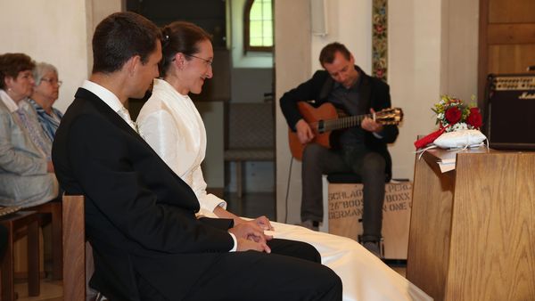 Oslip Solo Künstler Gitarrist Charlie Kager Live Musik Hochzeit Agape Trauung Standesamt Gartenparty Geburtstagsfeier Firmenfeier Wien Niederösterreich Burgenland Steiermark Graz