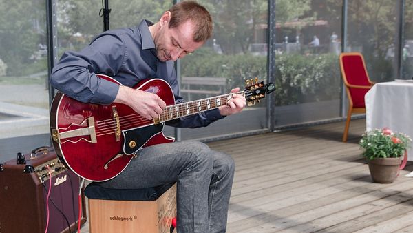 Solo Künstler Gitarrist Charlie Kager Live Musik Hochzeit Agape Trauung Standesamt Gartenparty Geburtstagsfeier Firmenfeier Wien Niederösterreich Burgenland Steiermark Graz